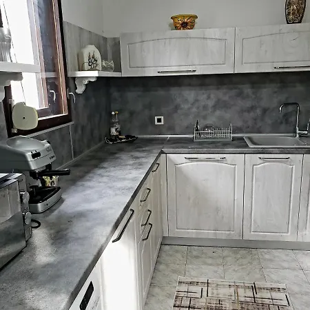 стаи за гости Holiday Garden Guest house