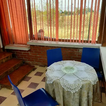 стаи за гости Holiday Garden Guest house *