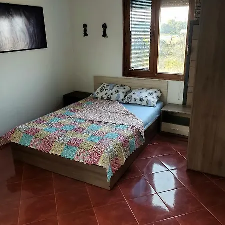 стаи за гости Holiday Garden Guest house